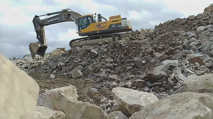 excavator Volvo EC480DL
