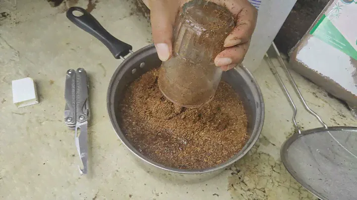 Pengukuran kadar EC ( Electric Conduxtivity ) pada cocopeat
